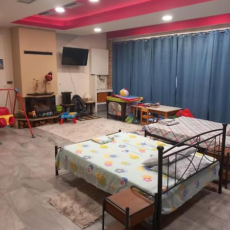 House Marios Airport Apartman Szpáta Kültér fotó